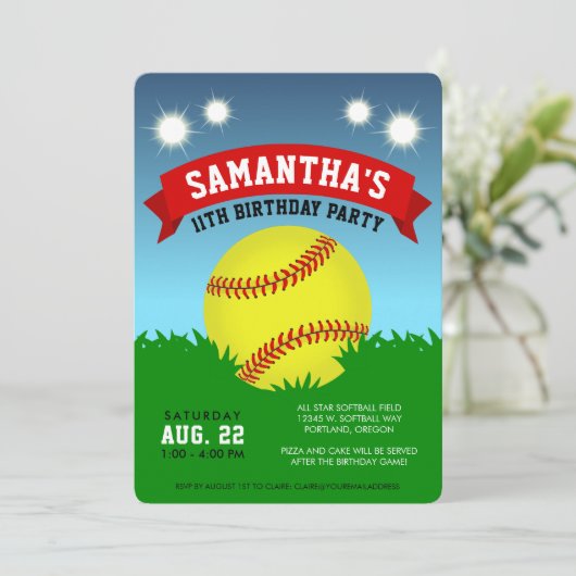 Softball Geburtstagsparty Einladung (Stehend Vorderseite)
