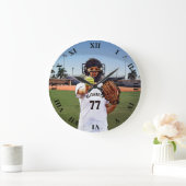 Softball Player Catcher mit Ihrem Namen und Ihrer Große Wanduhr (Zuhause)