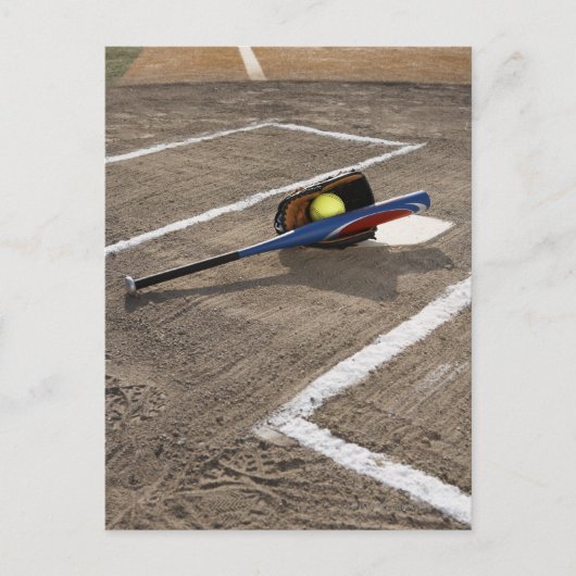 Softball, Softball, Handschuh und Fledermaus am Zu Postkarte (Vorderseite)