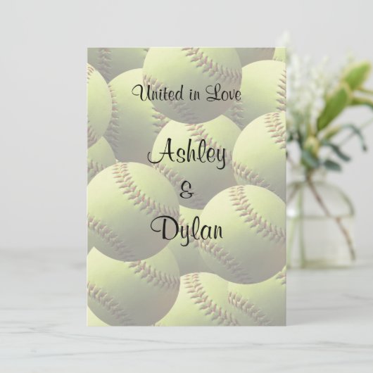 Softball trägt Hochzeits-Thema-Hochzeit zur Schau Einladung (Stehend Vorderseite)