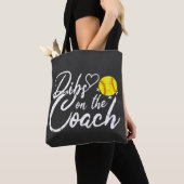 Softball-Trainer-Ehefrau Dibs auf den Trainer Tasche (Von Nahem)