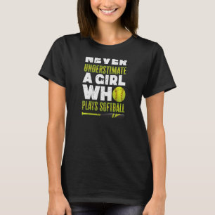 Softballer unterschätzen niemals ein Mädchen, das T-Shirt
