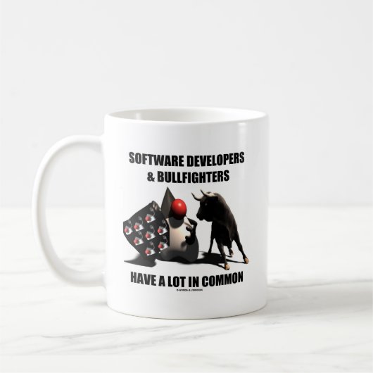 Software-Entwickler-Stierkämpfer haben gemeinsam Kaffeetasse (Links)