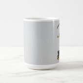 Software-Ingenieur Coder, der Skateboard fährt URM Kaffeetasse (Mittel)