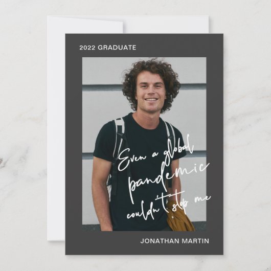 Sogar eine Pandemie mit einem Foto Gray Graduation Einladung (Vorderseite)
