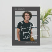 Sogar eine Pandemie mit einem Foto Gray Graduation Einladung (Stehend Vorderseite)