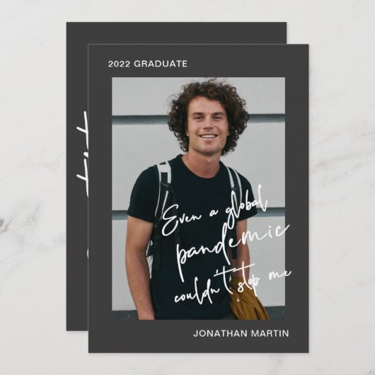 Sogar eine Pandemie mit einem Foto Gray Graduation Einladung (Vorne/Hinten)