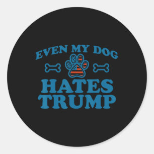 Sogar mein Hund hasst Trump für Männer Frauen Runder Aufkleber