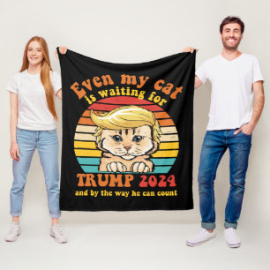 Sogar meine Katze wartet auf Trump 2024 Bekleidung Fleecedecke