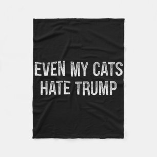 Sogar meine Katzen hassen Trump - Vintage-Stil -  Fleecedecke