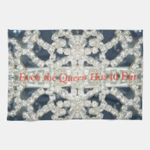 Sogar muss die Königin Schalentuch essen