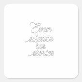 "Sogar Schweigen hat Geschichten" Quadratischer Aufkleber (Vorderseite)