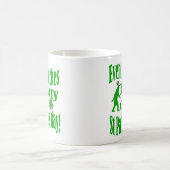 Sogar Squatches Party am St. Patrick's Day Kaffeetasse (Mittel)