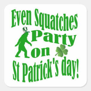 Sogar Squatches Party am St. Patrick's Day Quadratischer Aufkleber