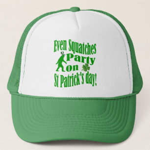 Sogar Squatches Party am St. Patrick's Day Truckerkappe