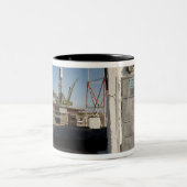 Sojus Rakete kurz nach Ankunft 2 Zweifarbige Tasse (Mittel)