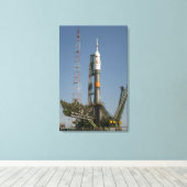 Sojus Rakete kurz nach der Ankunft Leinwanddruck (Insitu (Holzboden))