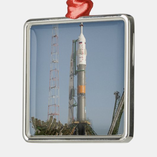 Sojus Rakete kurz nach der Ankunft Silbernes Ornament (Links)