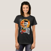 Soky Skeleton Eating Ramen Bowl With Cat Halloween T-Shirt (Vorne ganz)