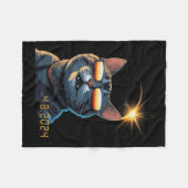 Solar 2024 Eclipse Cat Wearing Eclipse Glasses 1 Fleecedecke (Vorderseite (Horizontal))