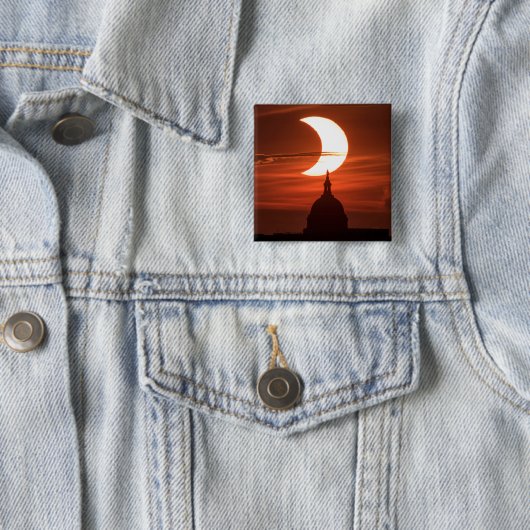 Solar Eclipse 2021 Button (Beispiel)