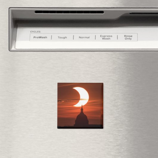 Solar Eclipse 2021 Magnet (In Situ (Geschirrspüler))