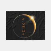 Solar Eclipse 2024 040824 Eclipse Fleecedecke (Vorderseite (Horizontal))