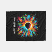 Solar Eclipse 2024 04,08,24 Eclipse Mens Womens Ki Fleecedecke (Vorderseite (Horizontal))