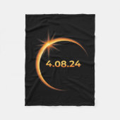 Solar Eclipse 2024 America Totality 04 08 24 Sprin Fleecedecke (Vorderseite)