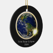 Solar Eclipse 2024 Erdsonnenmond Keramik Ornament (Rechts)