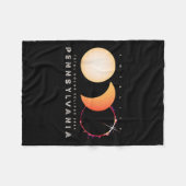 Solar Eclipse 2024 Gesamt Eclipse Pennsylvania Gra Fleecedecke (Vorderseite (Horizontal))