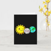 Solar Eclipse 2024 Niedliche Kawaii Fun Astronomie Karte (Gelbe Blume)