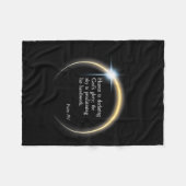 Solar Eclipse 2024 - Psalm 191 Fleecedecke (Vorderseite (Horizontal))