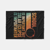 Solar Eclipse 2024 Shirt School Solar Eclipse I Fleecedecke (Vorderseite (Horizontal))