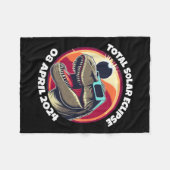 Solar-Eclipse-2024-T-rex-Reißverschluss Fleecedecke (Vorderseite (Horizontal))