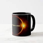 Solar Eclipse in Action Black 11 oz Combo Tasse (VorderseiteRechts)