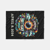 Solar Eclipse Shirt 2024 Fleecedecke (Vorderseite (Horizontal))