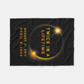 Solar-Eclipse zweimal im Leben 2024 Solar-Eclipse Fleecedecke (Vorderseite (Horizontal))
