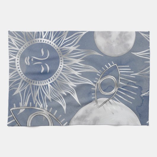 Solar Mystique | Dusty Blue Silver Moon Stars Sun Geschirrtuch (Horizontal)