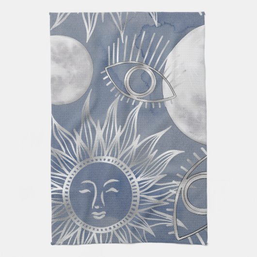 Solar Mystique | Dusty Blue Silver Moon Stars Sun Geschirrtuch (Vertikal)