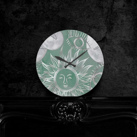 Solar Mystique | Dusty Green Silver Moon Stars Sun Runde Wanduhr