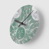 Solar Mystique | Dusty Green Silver Moon Stars Sun Runde Wanduhr (Winkel)