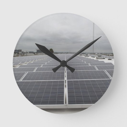Solar Panel Field Runde Wanduhr (Vorderseite)