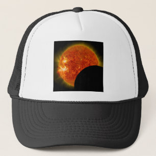 Solarzellen-Eclipse in Arbeit Truckerkappe