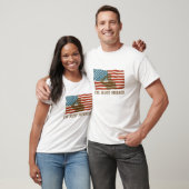 Soldat-begrüßenamerikanische Flagge T-Shirt (Unisex)