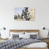 Soldat bewaffnet mit einem MK-48 Leinwanddruck (Insitu (Schlafzimmer))