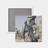Soldat bewaffnet mit einem MK-48 Magnet (Vorderseite/Rückseite)