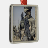 Soldat bewaffnet mit einem MK-48 Ornament Aus Metall (Rechts)