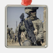 Soldat bewaffnet mit einem MK-48 Ornament Aus Metall (Vorne)