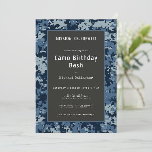 Soldat Blue Camouflage Birthday Einladung (Stehend Vorderseite)